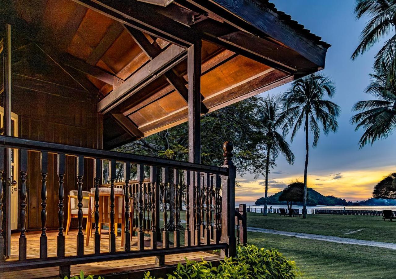 Pelangi Beach Resort & Spa, Langkawi Λανγκάουι Εξωτερικό φωτογραφία Sunset at the resort