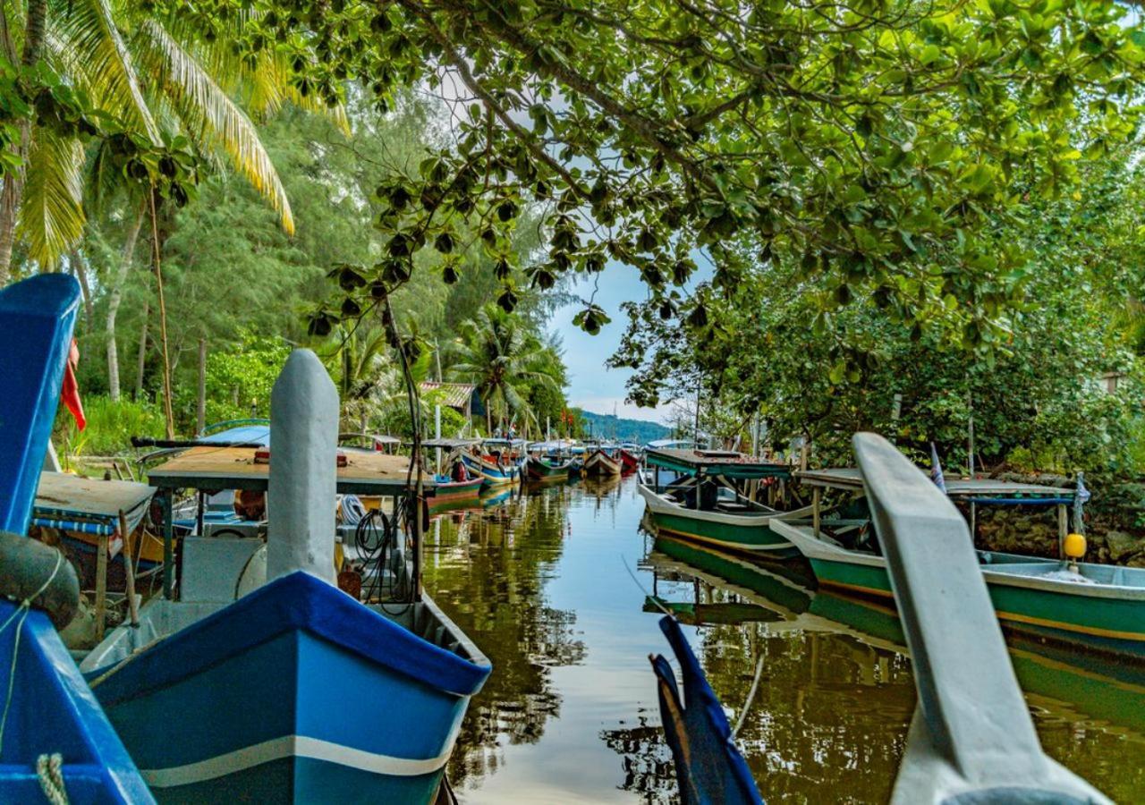 Pelangi Beach Resort & Spa, Langkawi Λανγκάουι Εξωτερικό φωτογραφία Boats at the jetty