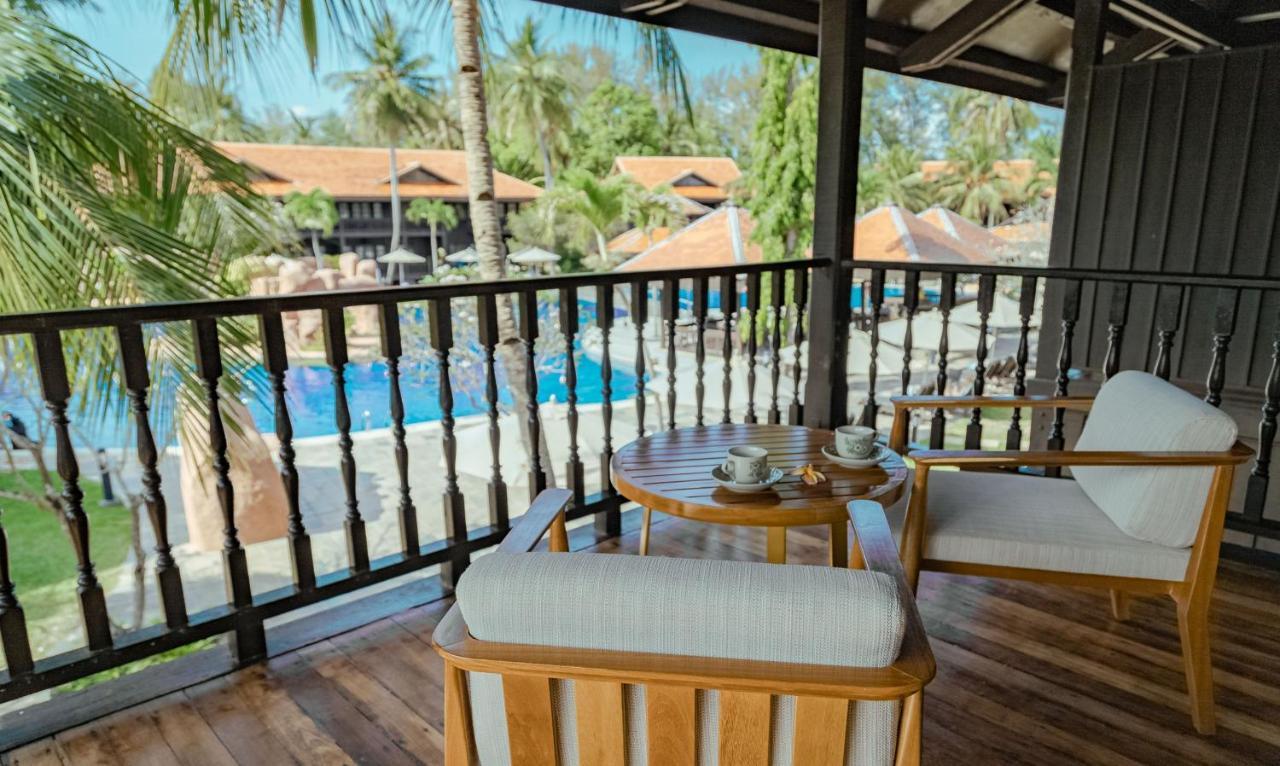 Pelangi Beach Resort & Spa, Langkawi Λανγκάουι Εξωτερικό φωτογραφία A view of the pool from a suite