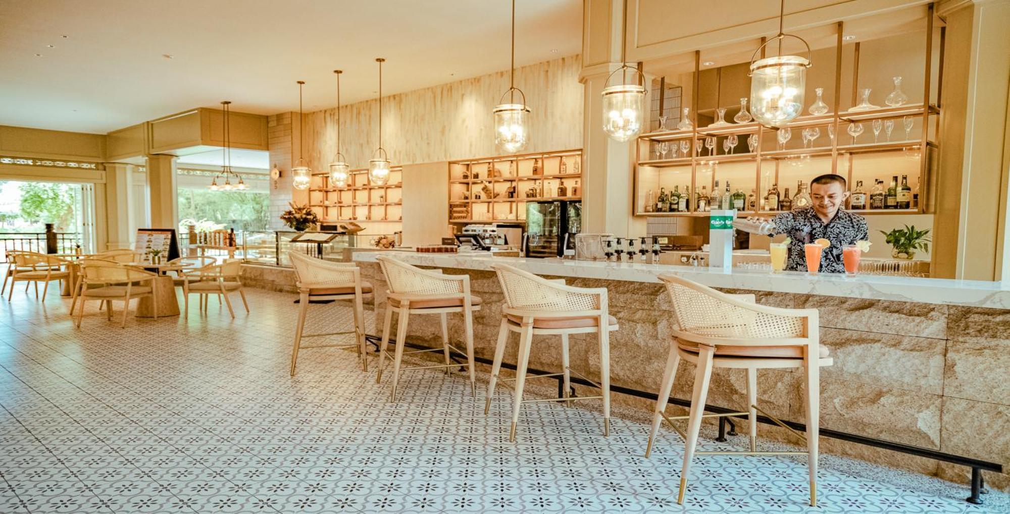 Pelangi Beach Resort & Spa, Langkawi Λανγκάουι Εξωτερικό φωτογραφία The bar at the restaurant
