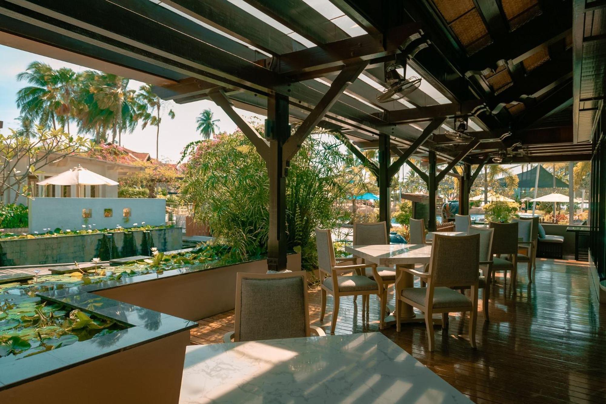 Pelangi Beach Resort & Spa, Langkawi Λανγκάουι Εξωτερικό φωτογραφία The interior of the restaurant