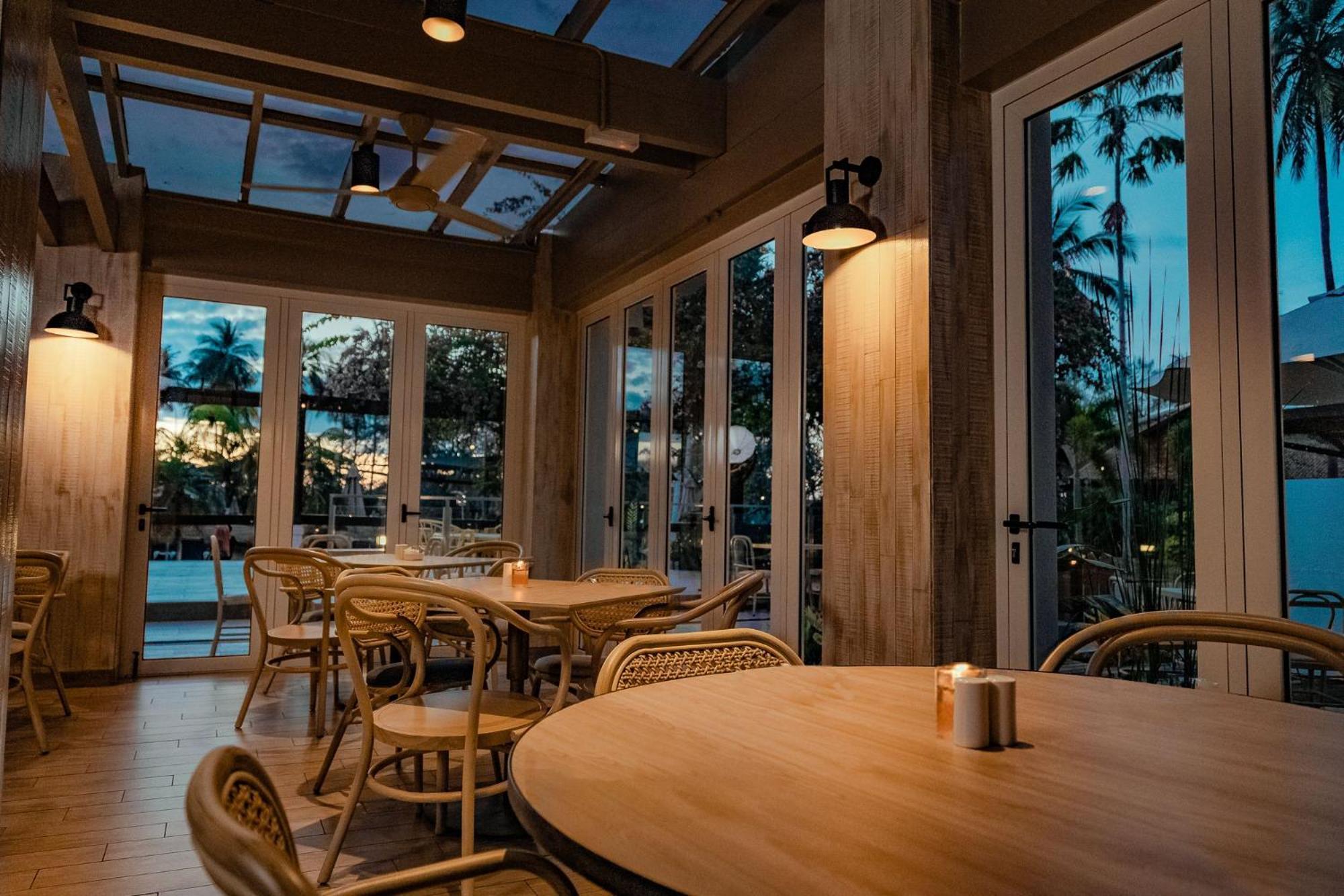 Pelangi Beach Resort & Spa, Langkawi Λανγκάουι Εξωτερικό φωτογραφία The interior of the restaurant
