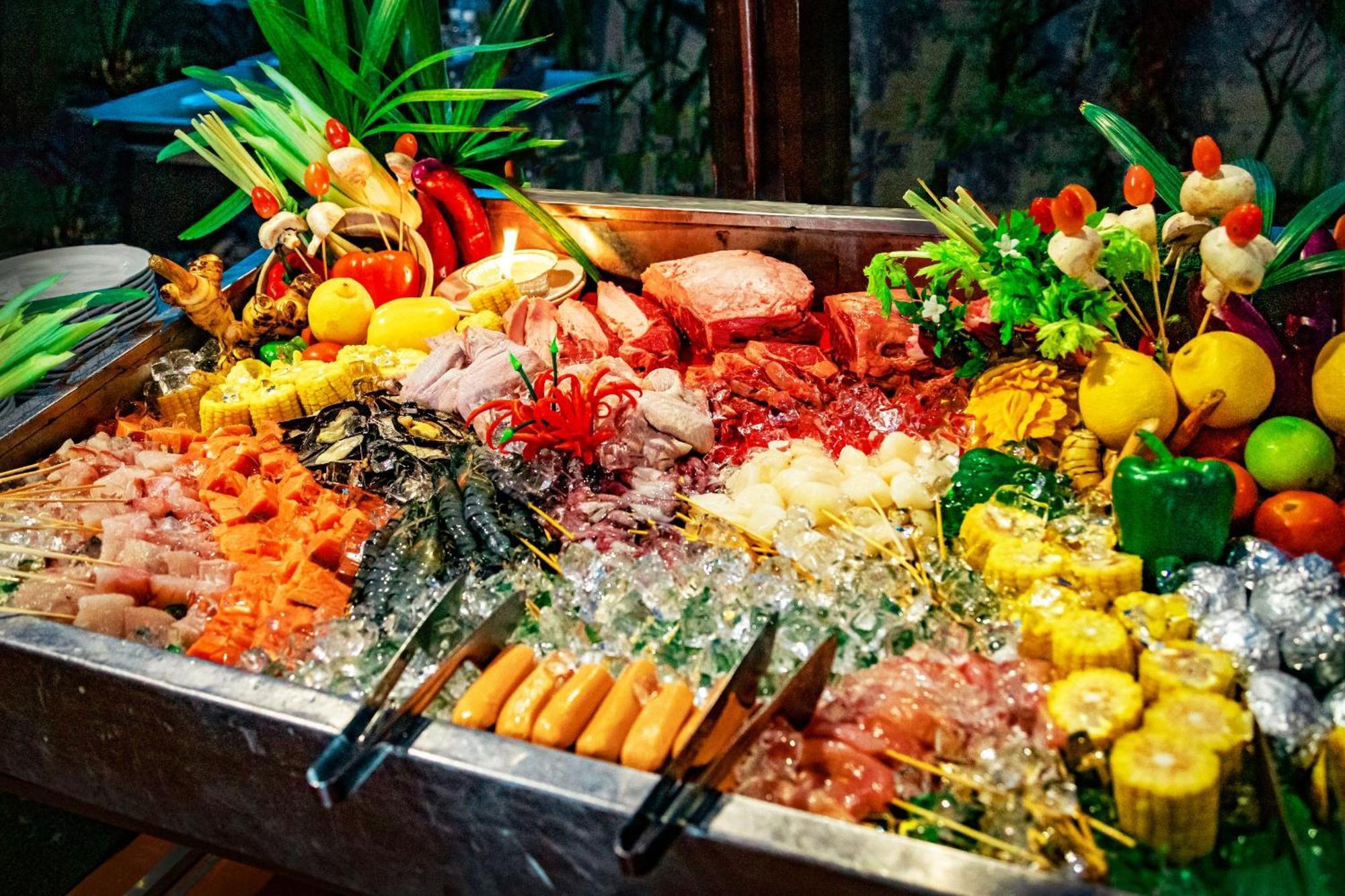 Pelangi Beach Resort & Spa, Langkawi Λανγκάουι Εξωτερικό φωτογραφία A seafood salad bar
