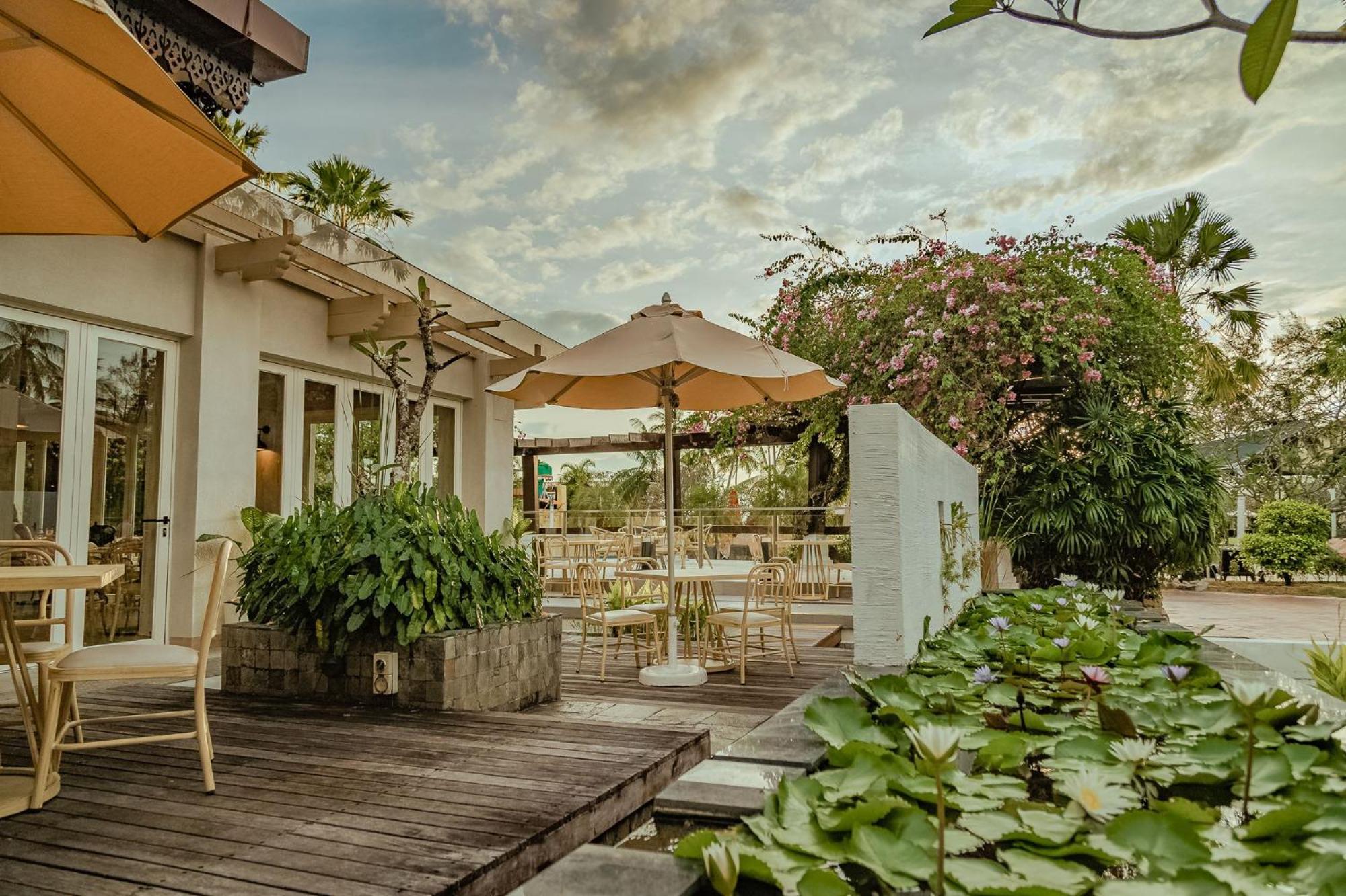 Pelangi Beach Resort & Spa, Langkawi Λανγκάουι Εξωτερικό φωτογραφία The restaurant at the resort