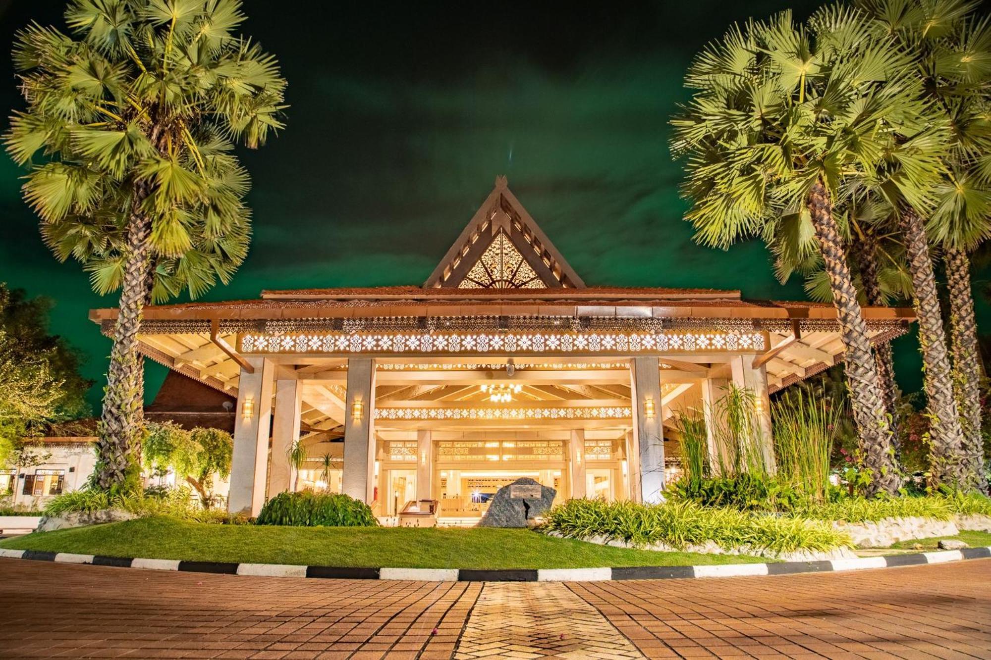 Pelangi Beach Resort & Spa, Langkawi Λανγκάουι Εξωτερικό φωτογραφία The Royal Thai Hotel