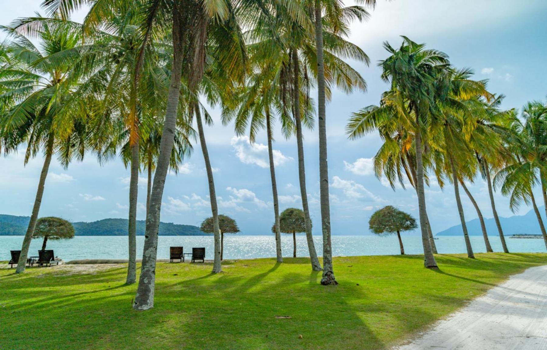 Pelangi Beach Resort & Spa, Langkawi Λανγκάουι Εξωτερικό φωτογραφία View of the Andaman Sea from the Andaman Resort